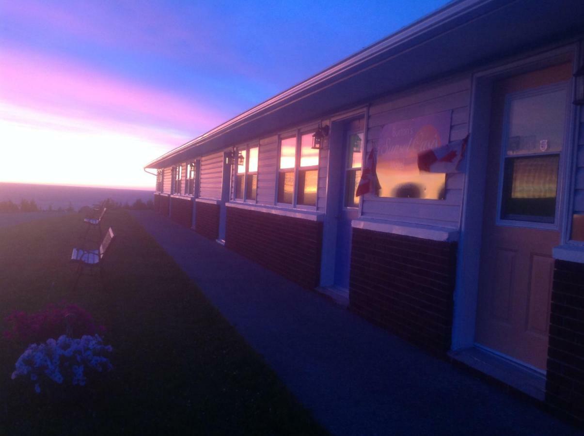 Burton's Sunset Oasis Motel Bay Saint Lawrence Exterior foto